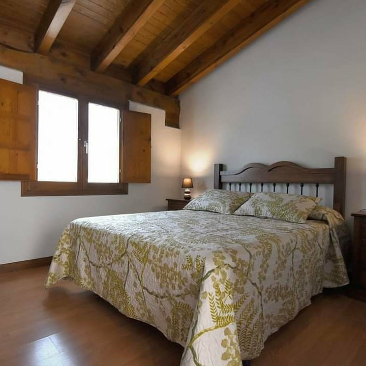 Interior de casa rural equipada en Coca